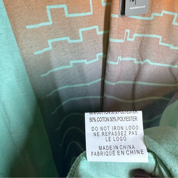 Bench “From the Streets to the Shores” Graphic Size M NWT - Picture 4 of 4